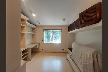 Casa à venda com 331m², 3 quartos e 6 vagasEscritório