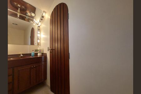 Casa à venda com 331m², 3 quartos e 6 vagasLavabo