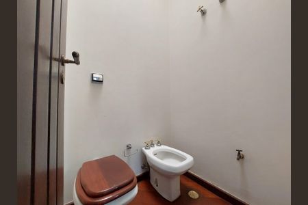 Casa à venda com 331m², 3 quartos e 6 vagasBanheiro Suíte 1