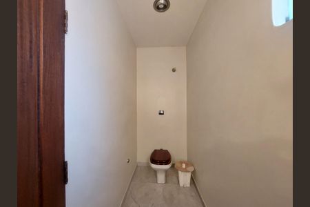 Casa à venda com 331m², 3 quartos e 6 vagasLavabo