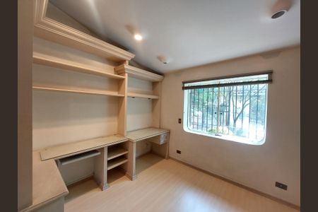 Casa à venda com 331m², 3 quartos e 6 vagasEscritório