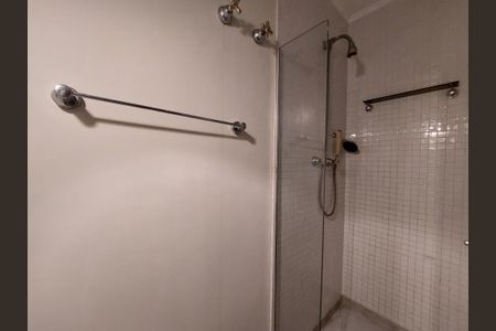 Casa à venda com 331m², 3 quartos e 6 vagasBanheiro Suíte 3