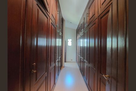 Casa à venda com 331m², 3 quartos e 6 vagasCloset Suíte 1