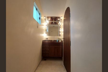 Casa à venda com 331m², 3 quartos e 6 vagasLavabo