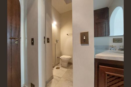 Casa à venda com 331m², 3 quartos e 6 vagasBanheiro Suíte 3