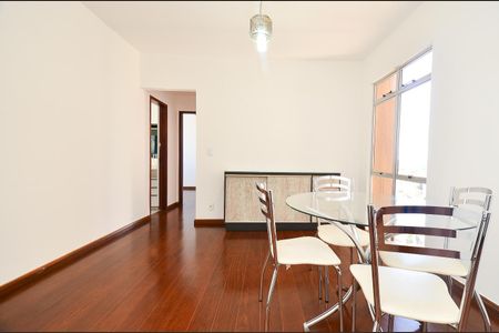 Apartamento à venda com 95m², 2 quartos e 1 vaga Apartamento à venda com 95m², 2 quartos e 1 vagaSala
