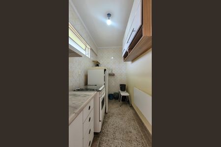 Cozinha de apartamento para alugar com 1 quarto, 44m² em Taquaral, Campinas