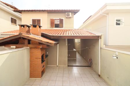 Casa à venda com 168m², 3 quartos e 4 vagasQuintal