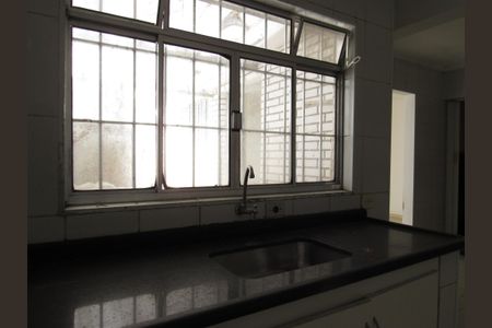 Casa à venda com 423m², 4 quartos e 4 vagasComodo anexo