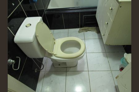 Casa à venda com 423m², 4 quartos e 4 vagasBanheiro