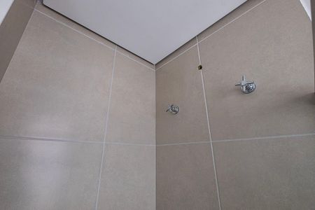 Banheiro de kitnet/studio para alugar com 1 quarto, 15m² em Cerqueira César, São Paulo