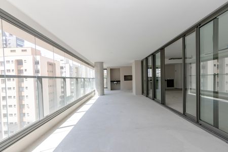 Apartamento à venda com 205m², 3 quartos e 3 vagas Apartamento à venda com 205m², 3 quartos e 3 vagasVaranda