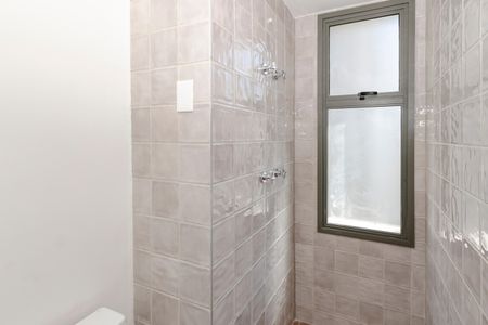 Apartamento à venda com 205m², 3 quartos e 3 vagas Apartamento à venda com 205m², 3 quartos e 3 vagasBanheiro da Suíte 2