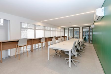 Apartamento à venda com 205m², 3 quartos e 3 vagas Apartamento à venda com 205m², 3 quartos e 3 vagasCoworking