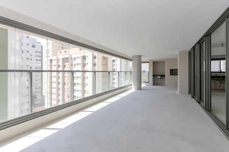 Apartamento à venda com 205m², 3 quartos e 3 vagas Apartamento à venda com 205m², 3 quartos e 3 vagasVaranda