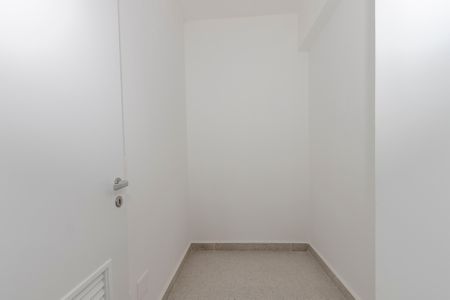 Apartamento à venda com 205m², 3 quartos e 3 vagas Apartamento à venda com 205m², 3 quartos e 3 vagasQuarto de Serviço