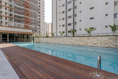 Apartamento à venda com 205m², 3 quartos e 3 vagas Apartamento à venda com 205m², 3 quartos e 3 vagasPiscina