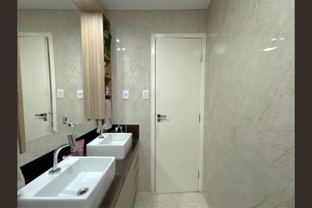 Apartamento à venda com 135m², 4 quartos e 1 vaga Apartamento à venda com 135m², 4 quartos e 1 vagaBanheiro da Suíte