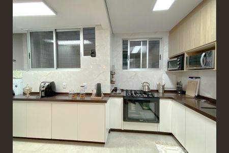 Apartamento à venda com 135m², 4 quartos e 1 vaga Apartamento à venda com 135m², 4 quartos e 1 vagaCozinha