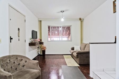Sala de casa para alugar com 2 quartos, 125m² em Conjunto Residencial Vista Verde, São Paulo