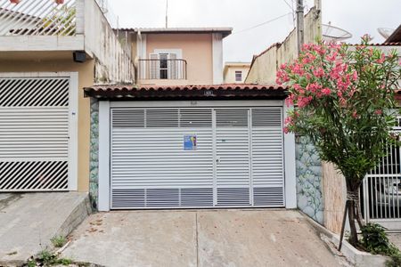 Casa para alugar com 125m², 2 quartos e 2 vagas Casa para alugar com 125m², 2 quartos e 2 vagasFachada