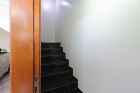 Casa à venda com 104m², 2 quartos e 3 vagasEscada para a sala