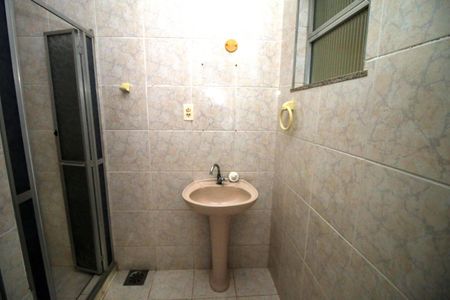 Banheiro de casa para alugar com 1 quarto, 35m² em Jardim América, Rio de Janeiro