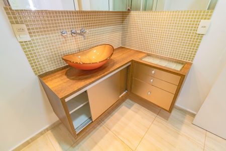 Apartamento à venda com 75m², 3 quartos e 1 vaga Apartamento à venda com 75m², 3 quartos e 1 vagaBanheiro Social