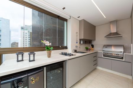 Apartamento à venda com 180m², 3 quartos e 4 vagasVaranda