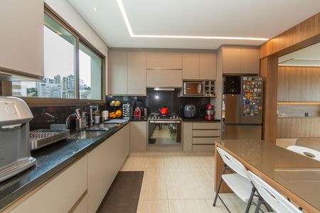 Apartamento à venda com 180m², 3 quartos e 4 vagasCozinha