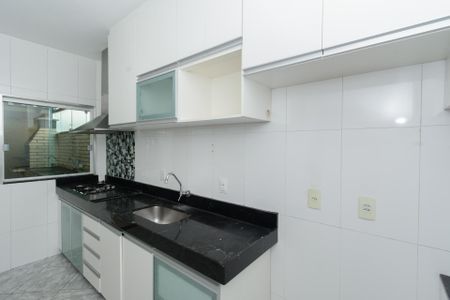 Cozinha de apartamento para alugar com 3 quartos, 100m² em Jardim Riacho das Pedras, Contagem