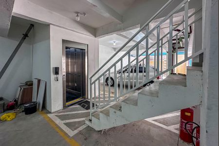 Apartamento à venda com 50m², 2 quartos e 1 vagaEscada