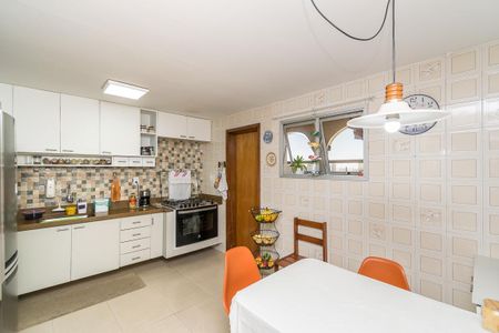 Apartamento à venda com 160m², 3 quartos e 2 vagasCozinha