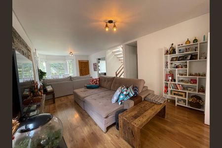 Casa de condomínio para alugar com 248m², 3 quartos e 4 vagasSala de TV