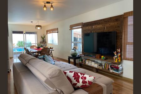 Sala de TV de casa de condomínio para alugar com 3 quartos, 248m² em Jardim Santa Izabel, Cotia