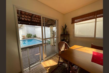 Casa de condomínio para alugar com 248m², 3 quartos e 4 vagasSala de Jantar