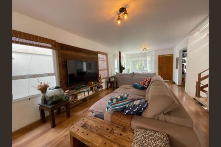 Casa de condomínio para alugar com 248m², 3 quartos e 4 vagasSala de TV