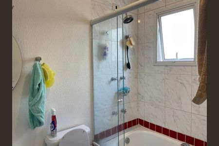 Casa de condomínio para alugar com 248m², 3 quartos e 4 vagasBanheiro da Suíte 2