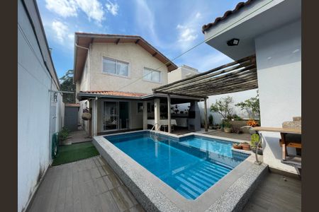 Casa de condomínio para alugar com 248m², 3 quartos e 4 vagasPiscina