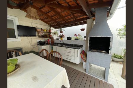 Casa de condomínio para alugar com 248m², 3 quartos e 4 vagasChurrasqueira