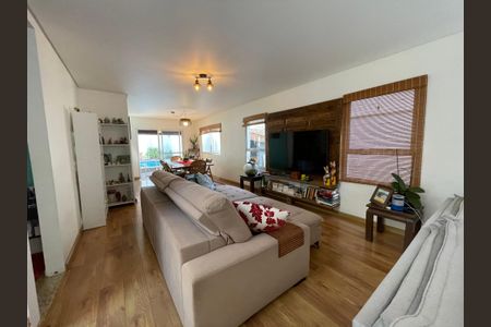 Casa de condomínio para alugar com 248m², 3 quartos e 4 vagasSala de TV