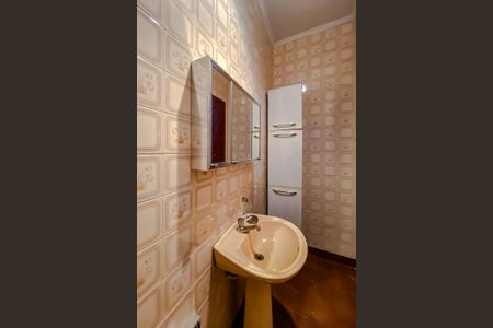 Casa à venda com 180m², 2 quartos e 2 vagasLavabo