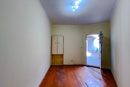 Casa à venda com 180m², 2 quartos e 2 vagasQuarto de Serviço