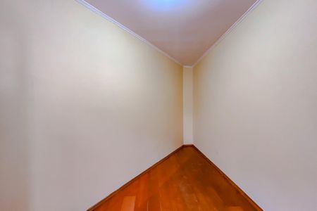 Casa à venda com 180m², 2 quartos e 2 vagasQuarto de Serviço