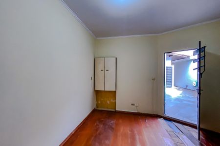 Casa à venda com 180m², 2 quartos e 2 vagasQuarto de Serviço