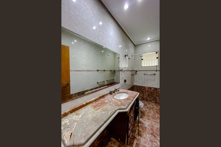 Casa à venda com 180m², 2 quartos e 2 vagasBanheiro