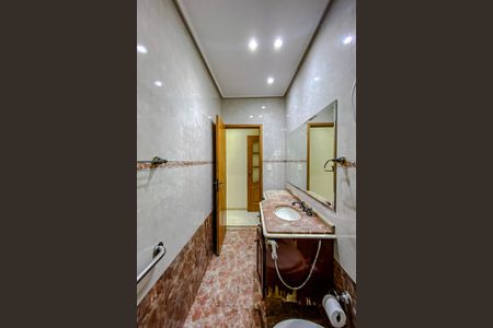 Casa à venda com 180m², 2 quartos e 2 vagasBanheiro