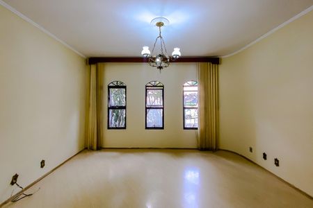 Casa à venda com 180m², 2 quartos e 2 vagasSala