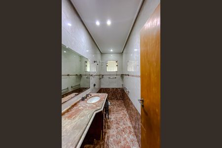 Casa à venda com 180m², 2 quartos e 2 vagasBanheiro