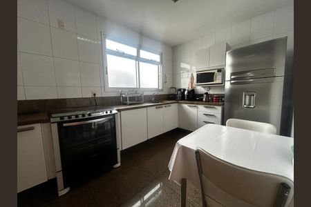 Cozinha de apartamento à venda com 4 quartos, 127m² em Santa Efigênia, Belo Horizonte